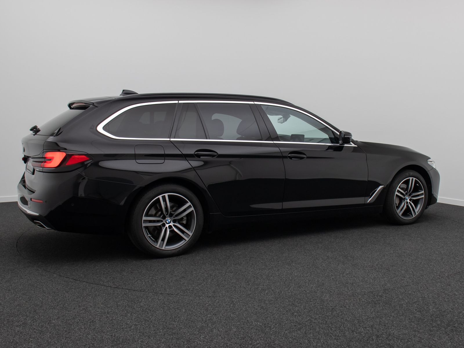 Fahrzeugabbildung BMW 530i xD Luxury Line 4xKlima AHK Kamera DAB Alarm