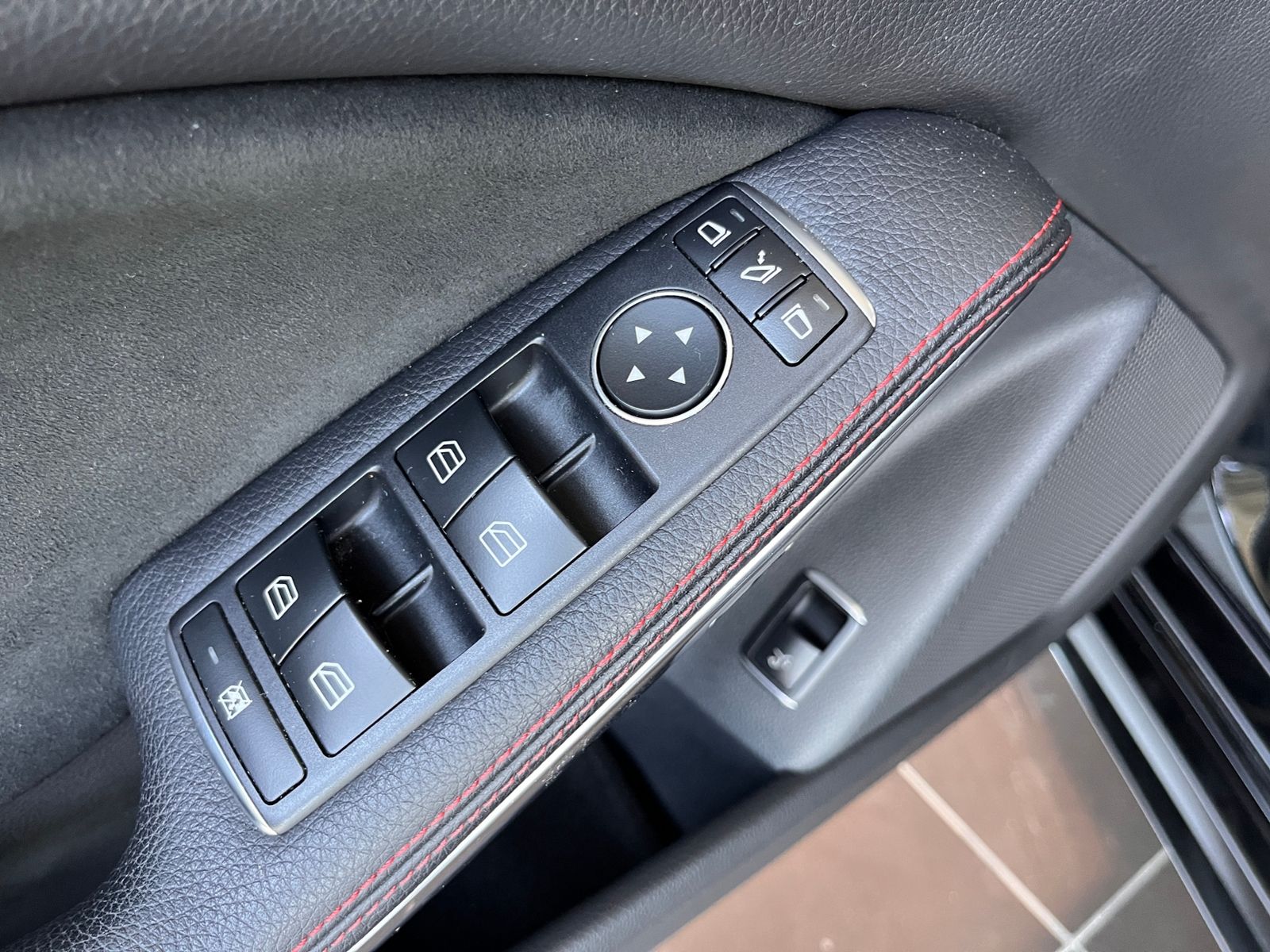 Fahrzeugabbildung Mercedes-Benz CLA 250 Shooting Brake AMG Line ACC LED