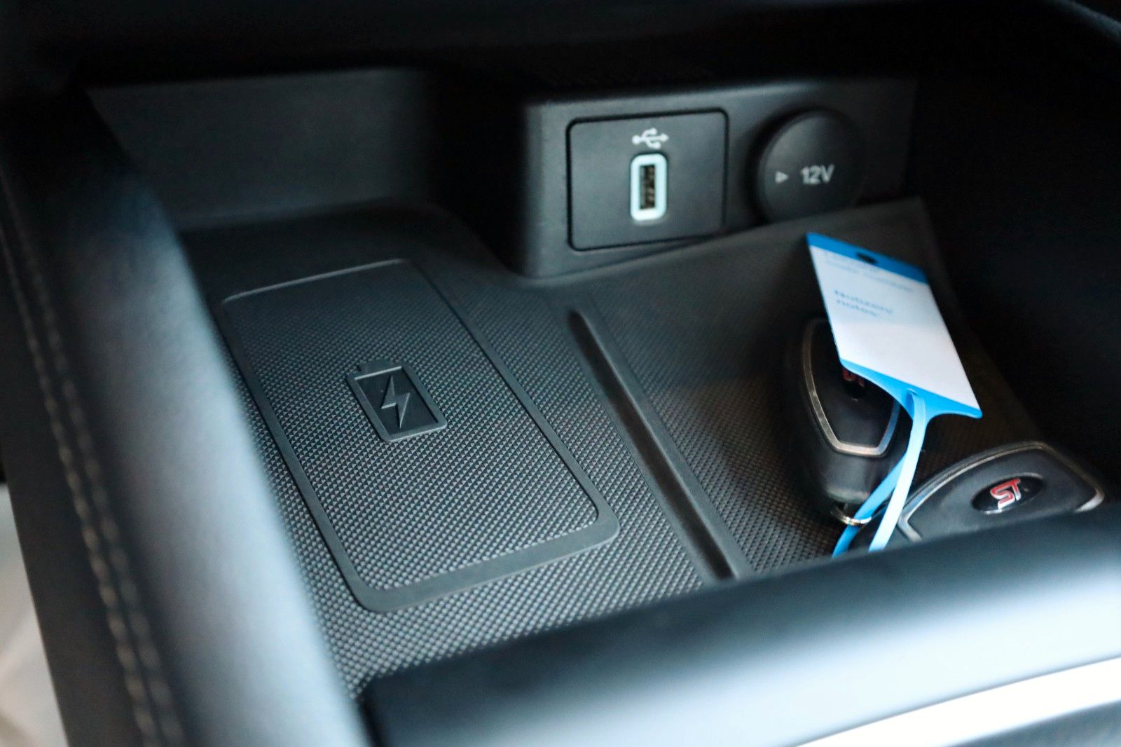Fahrzeugabbildung Ford Focus Lim. ST Leder,Navi,LED,HeadUp,Panorama,B&O