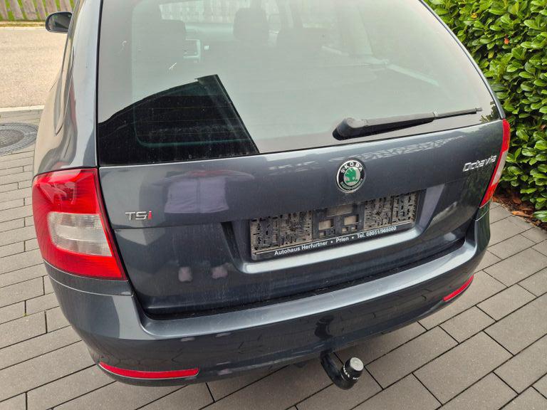 Skoda Octavia 2011 — engine 1.798 cm³, 152 HP (112kW)