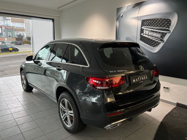Fahrzeugabbildung Mercedes-Benz GLC 300 de 4M AMG/360°/AHK/Pano
