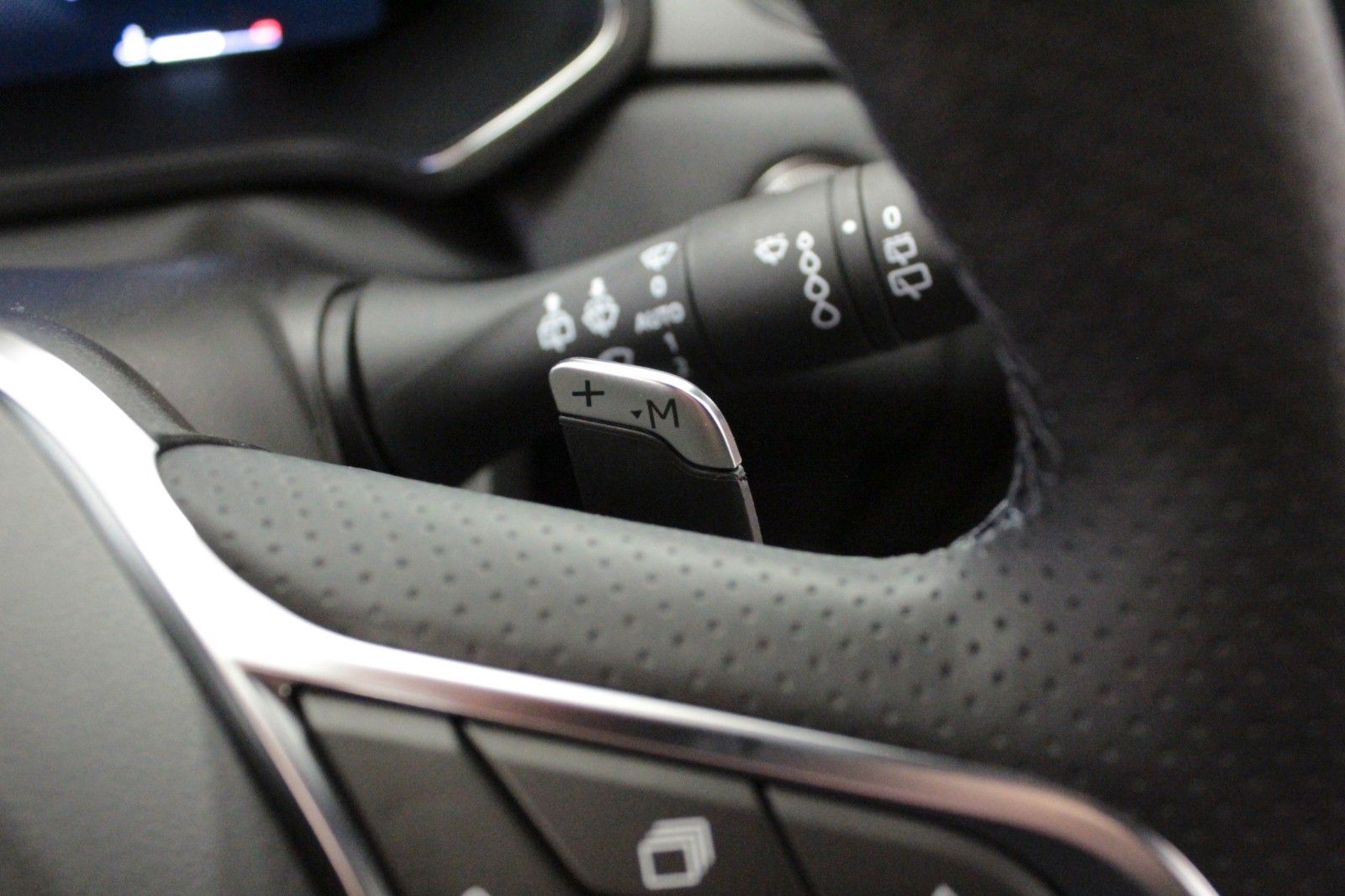 Fahrzeugabbildung Renault Captur Mild Hybrid 160 EDC Techno #15173