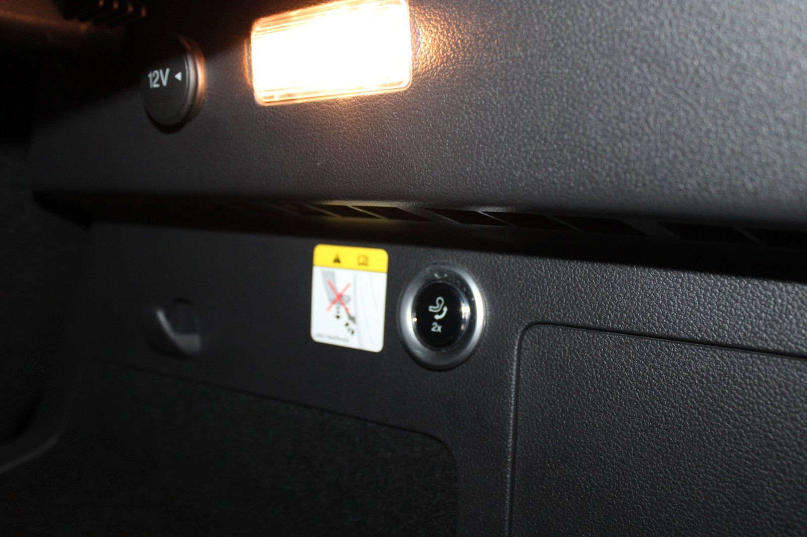 Fahrzeugabbildung Ford Kuga ST-Line Aut. 4x4 PANO CAM Xenon WinterPak.