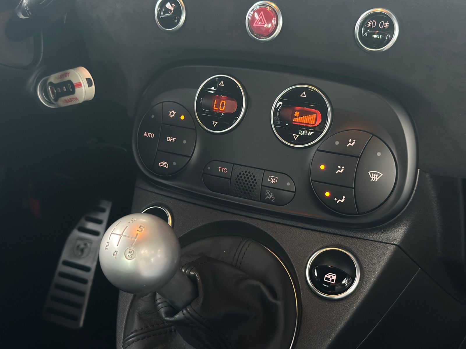 Fahrzeugabbildung Abarth 595C Competizione KLIMA NAV DAB PDC ALU