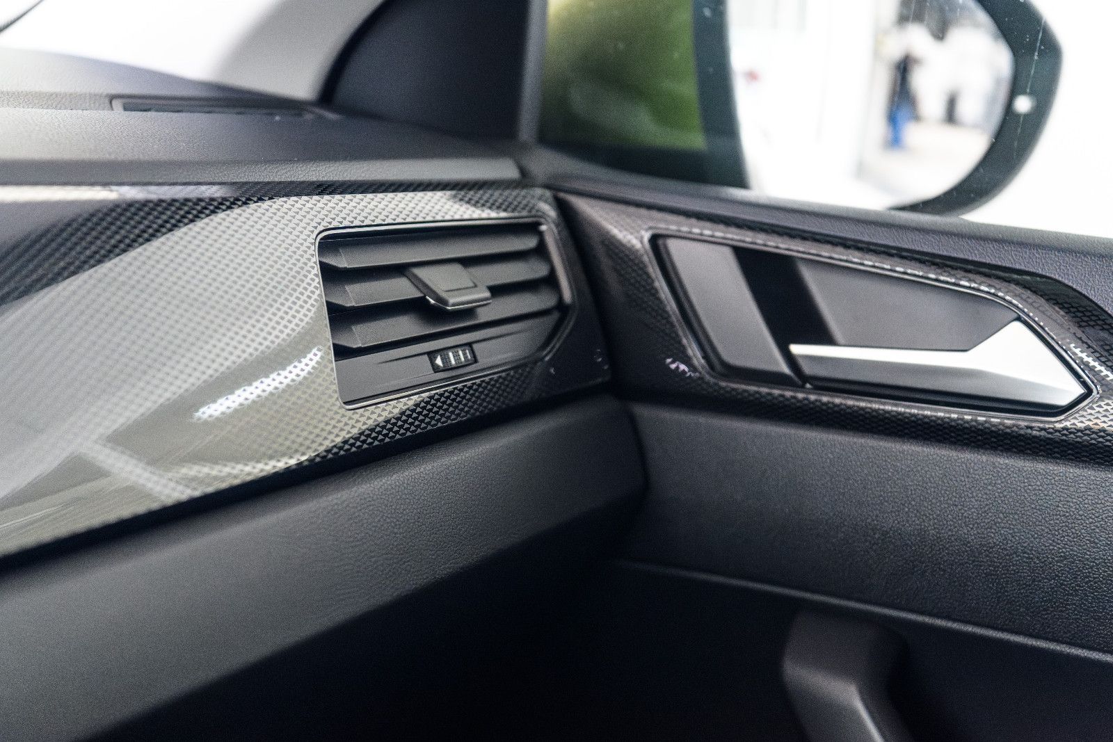 Fahrzeugabbildung Volkswagen Taigo Life+LED+KAMERA+SHZ+GJR+DIGIT.TACHO+ACC+IQ