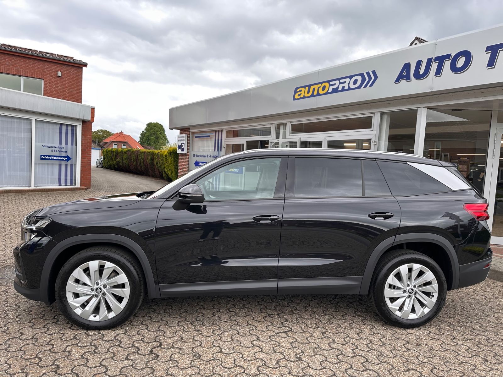 Fahrzeugabbildung SKODA Kodiaq 2.0 TDI 4x4 Selection AHK/7-Sitz/Navi/ACC
