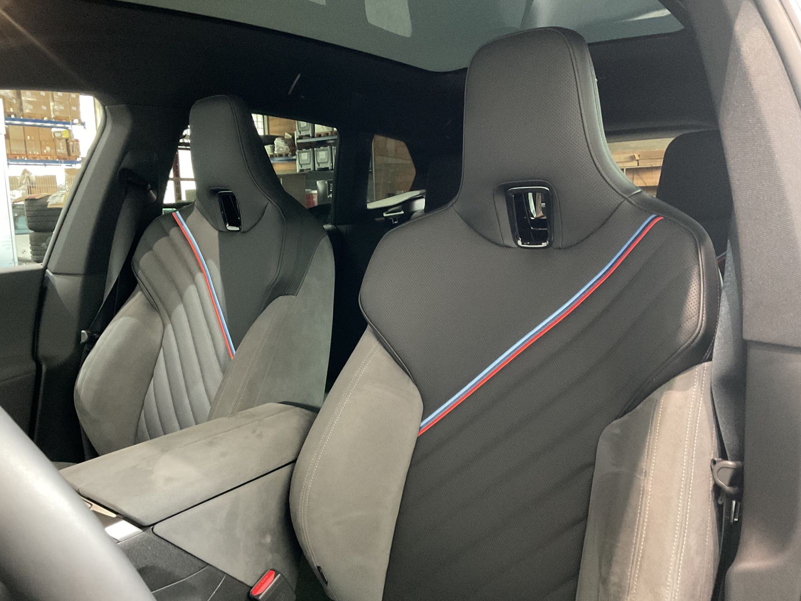Fahrzeugabbildung BMW iX xDrive60 |Sitzbelüftung |Sky Lounge |M Sportp