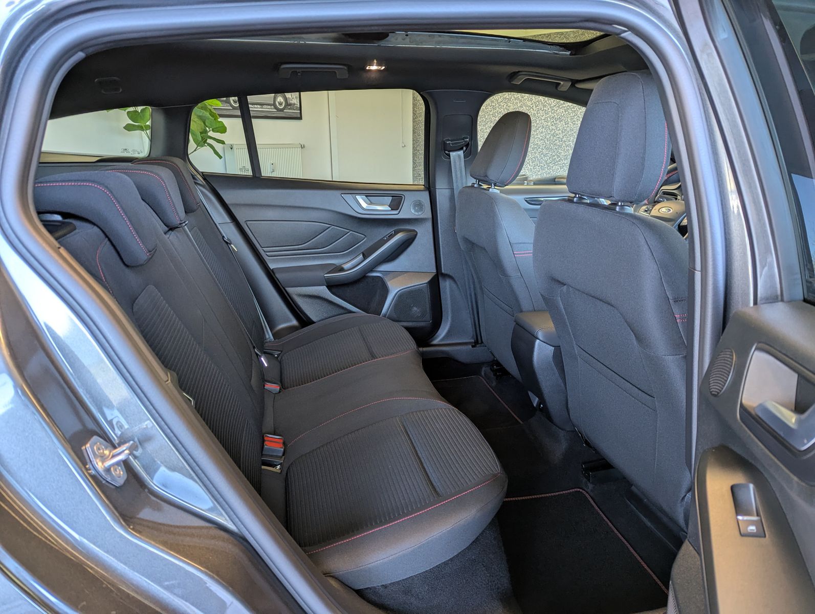 Fahrzeugabbildung Ford Focus 1.0 ST-Line X Styling Matrix B&O Pano 18"