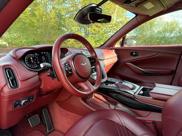 2020 Aston Martin DBX 缩略图 15