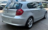 BMW 118i Lim. Aut. NAVI* KLIMA* PDC* SD - silberne BMW 1er Reihe