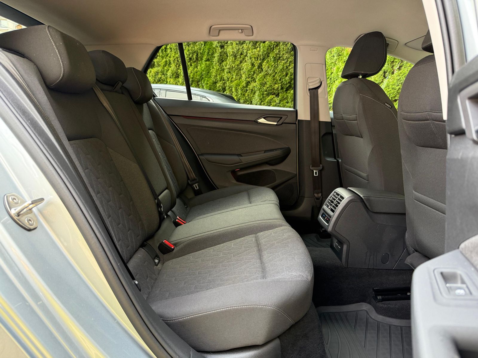 Fahrzeugabbildung Volkswagen Golf 2.0 TDI DSG Goal LED+KAM+ACC+SHZ+CARPL+AMBI