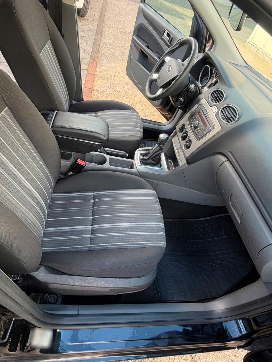 Ford Focus 2010 — photo 13