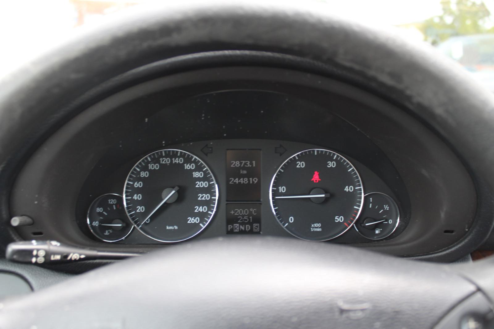 Mercedes-Benz C220 2006 — photo 17