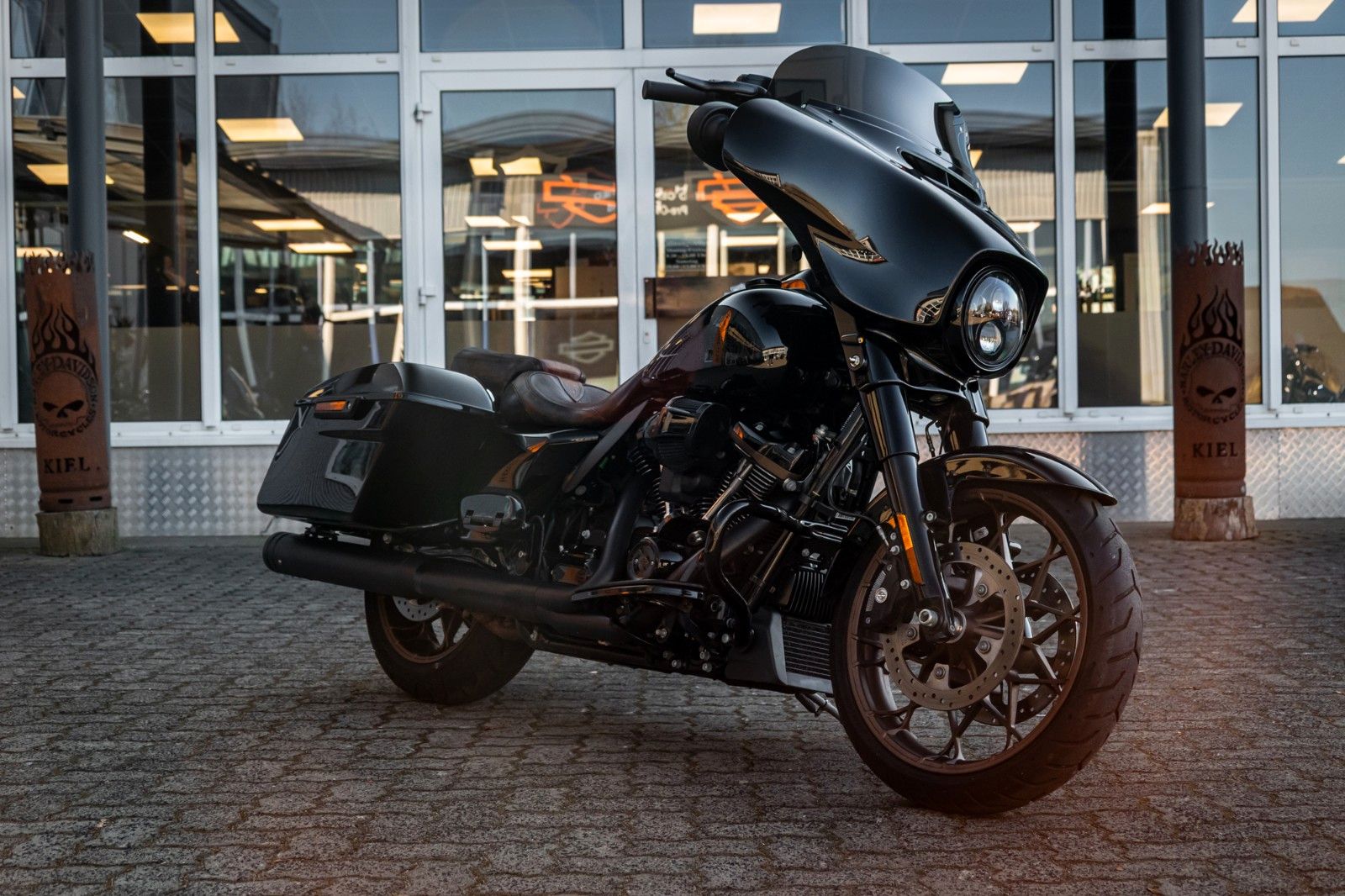 Fahrzeugabbildung Harley-Davidson FLHXST STREET GLIDE ST 117 - Kesstech -