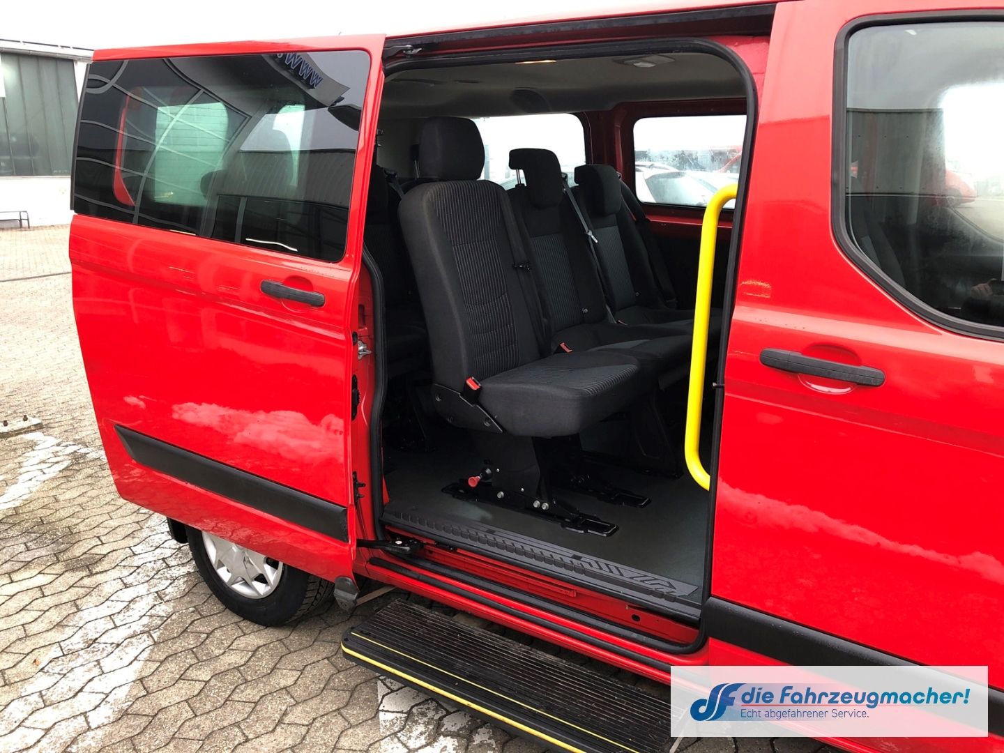 Fahrzeugabbildung Ford Transit Custom Kombi 310 L1 Trend 2.0 TDCi *2325