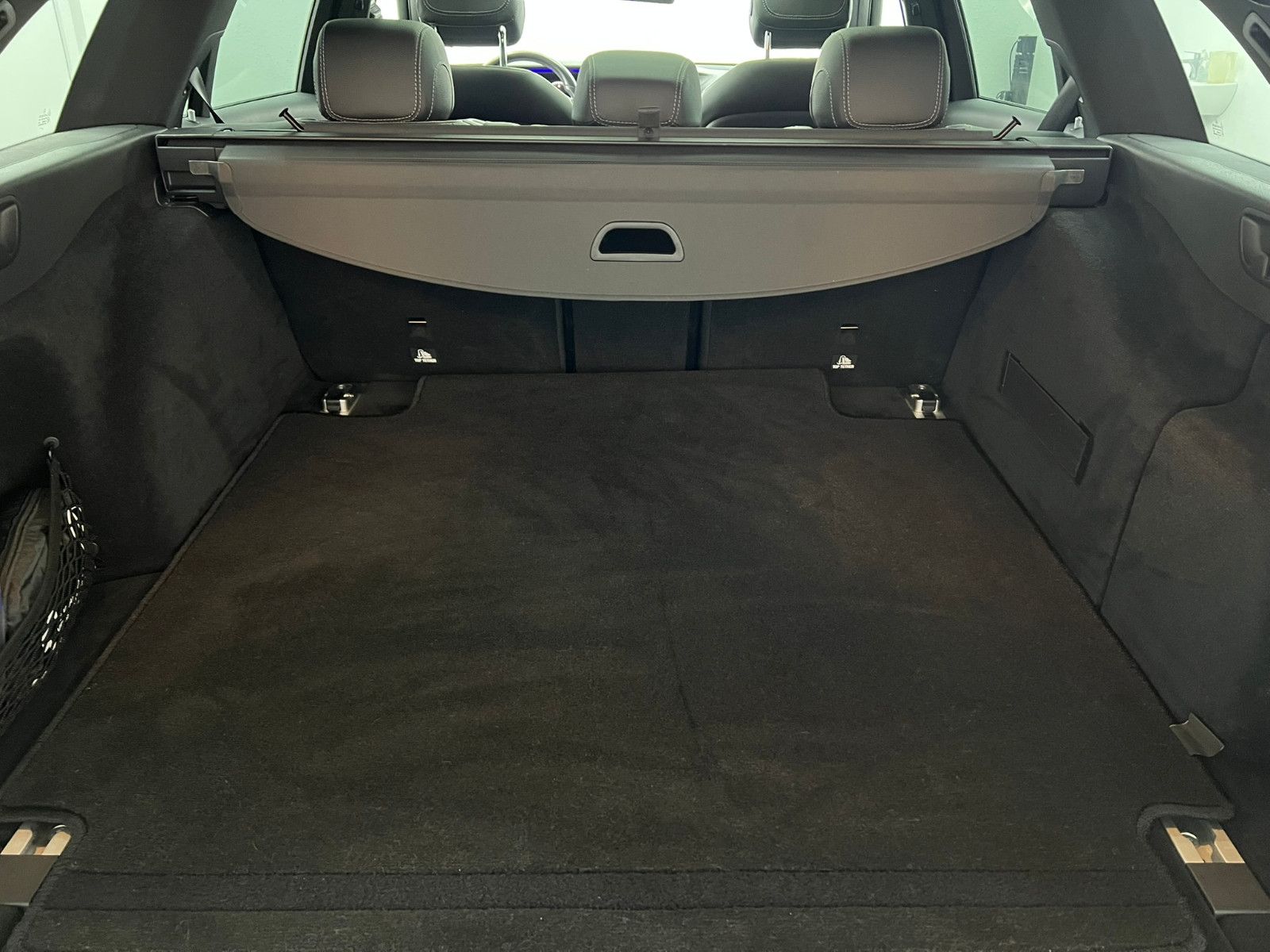 Fahrzeugabbildung Mercedes-Benz E 220 d AMG-LINE/PANO/BURMESTER/DISTRONIC PLUS