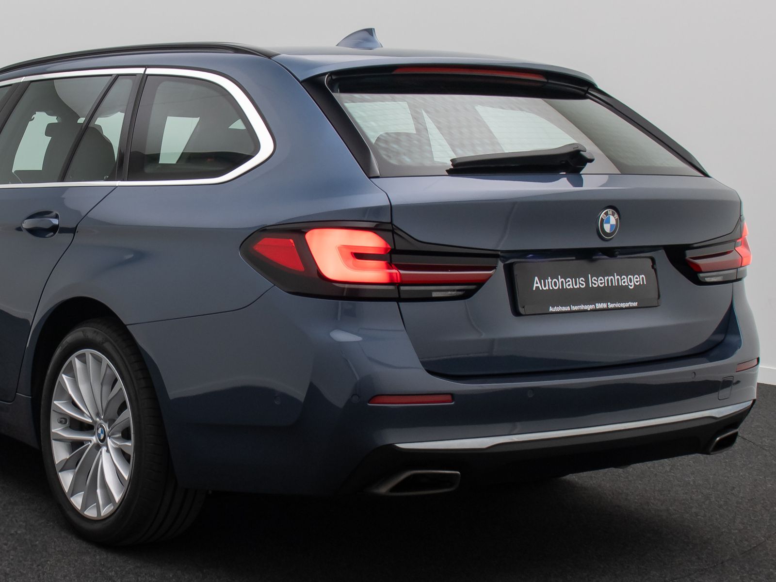 Fahrzeugabbildung BMW 530d LuxuryLine 360&deg;Laser HUD DAB H/K SoftCL AHK