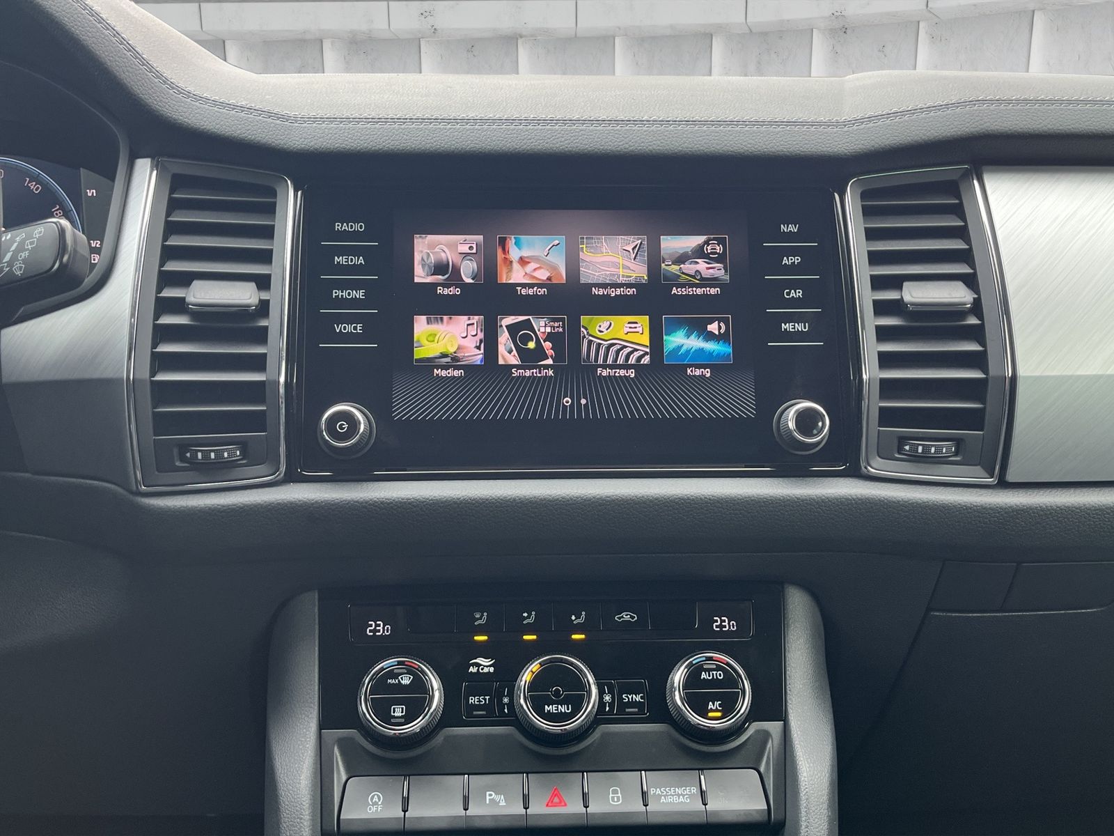 Fahrzeugabbildung SKODA Kodiaq 1.5l DSG*Matrix*7-Sitzer*Kamera*PDC*