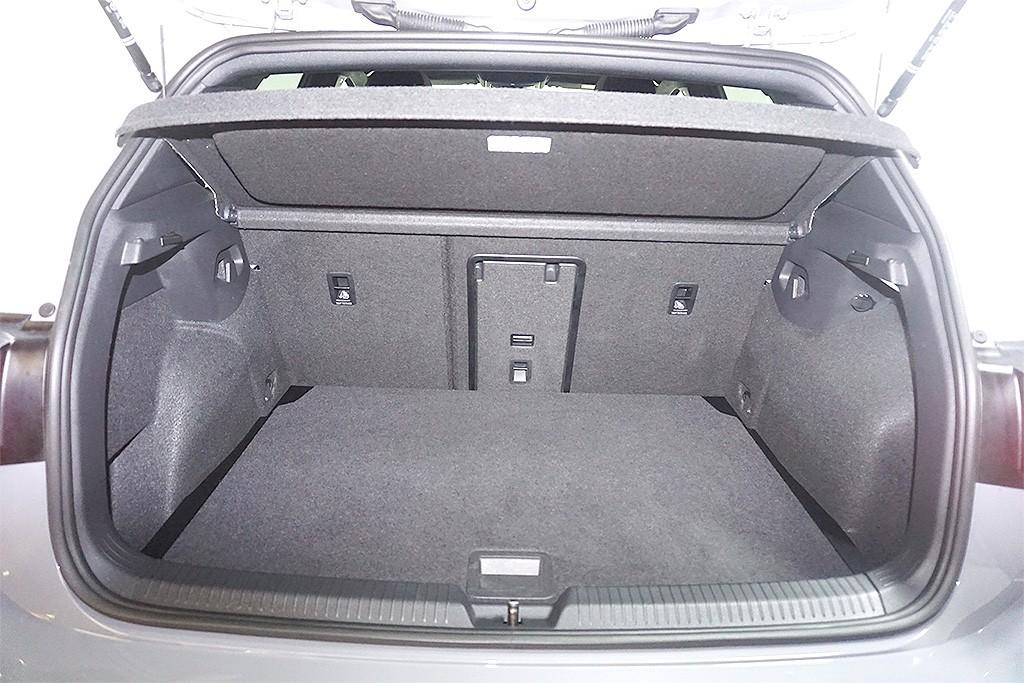 Volkswagen Golf 8 2.0TSI DSG 2xR-Line Virtual Pano Navi, миниатюра 14