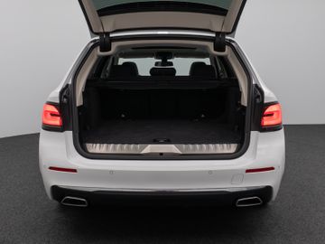 Fahrzeugabbildung BMW 530e Tour Luxury Line HiFi Pano AHK Kamera DAB