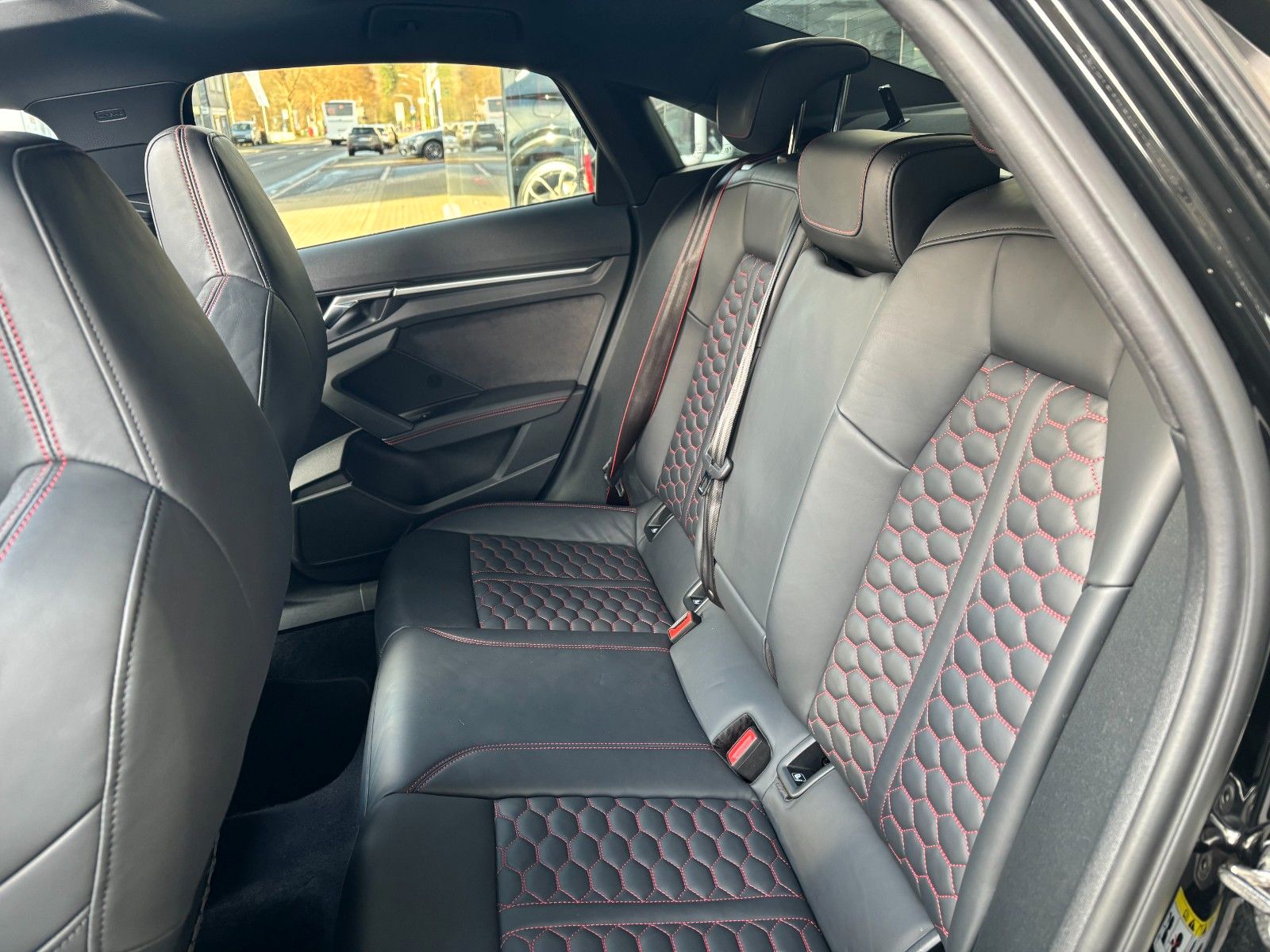 Fahrzeugabbildung Audi RS3 Lim. *Panorama*RS-Sitze*Carplay*SportAuspuff