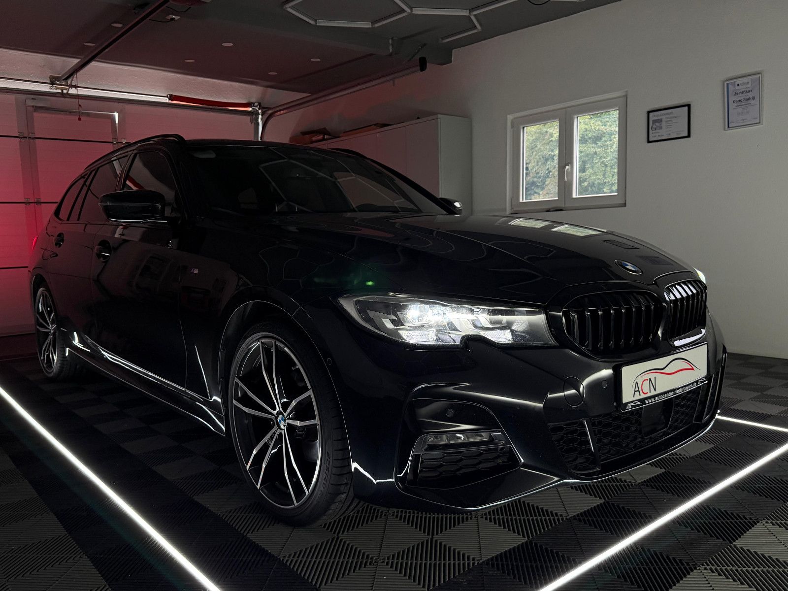 Fahrzeugabbildung BMW 320d xDrive M-SPORT/STZHG/AHK/DRIVING ASS+/DISPL