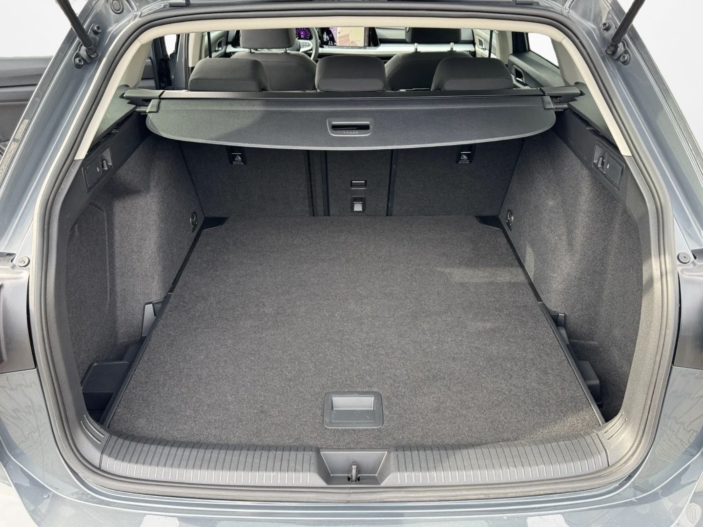 Golf VIII Variant 2.0 TDI *NAVI*KEYLESS*LED*