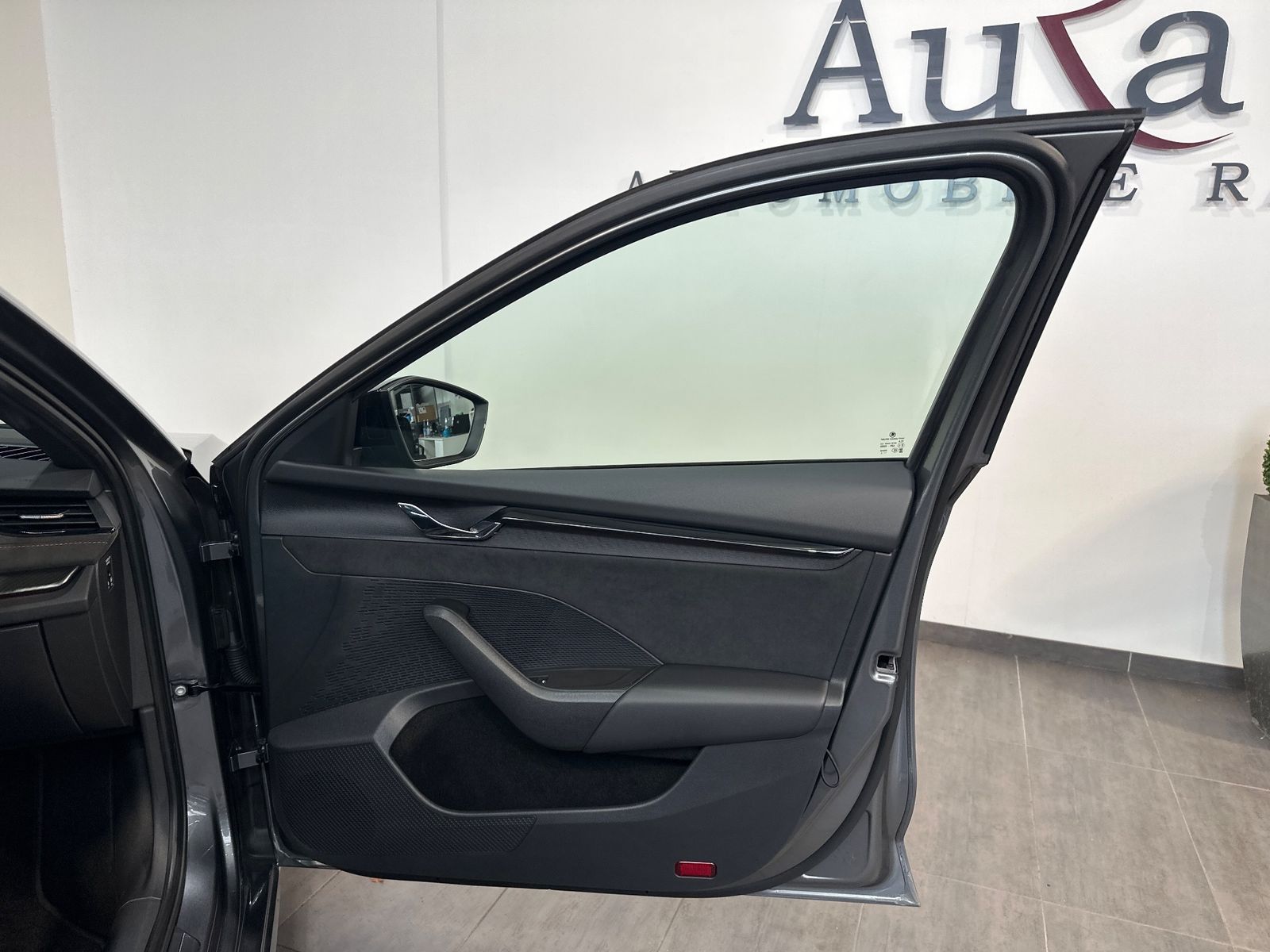 Fahrzeugabbildung SKODA Octavia Combi 2.0 TDI DSG 4x4 RS NAV+LED+PANO