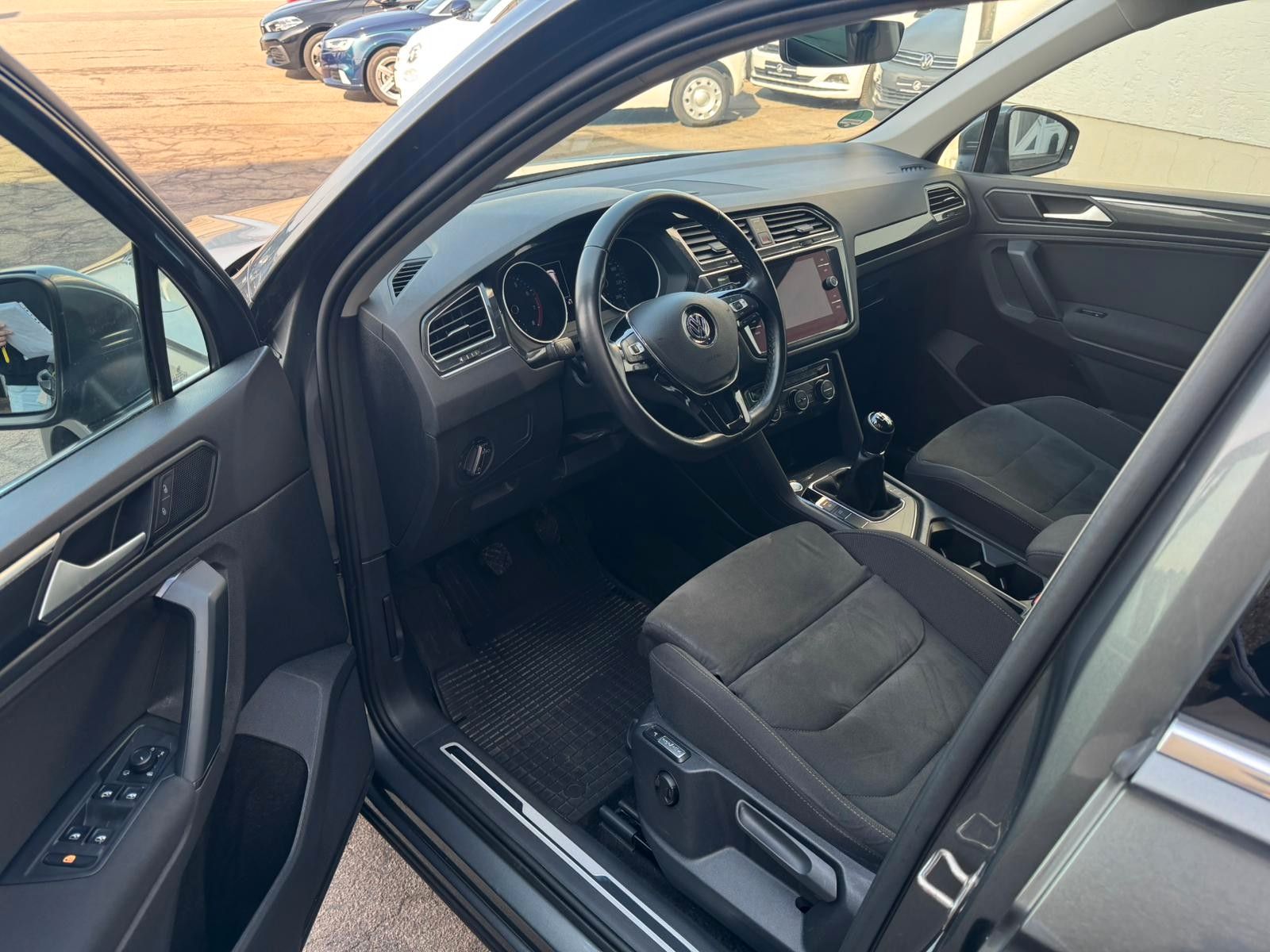 Volkswagen Tiguan 1.5TSI Comfortline ACC R-KAM NAVI LED SHZ foto 12