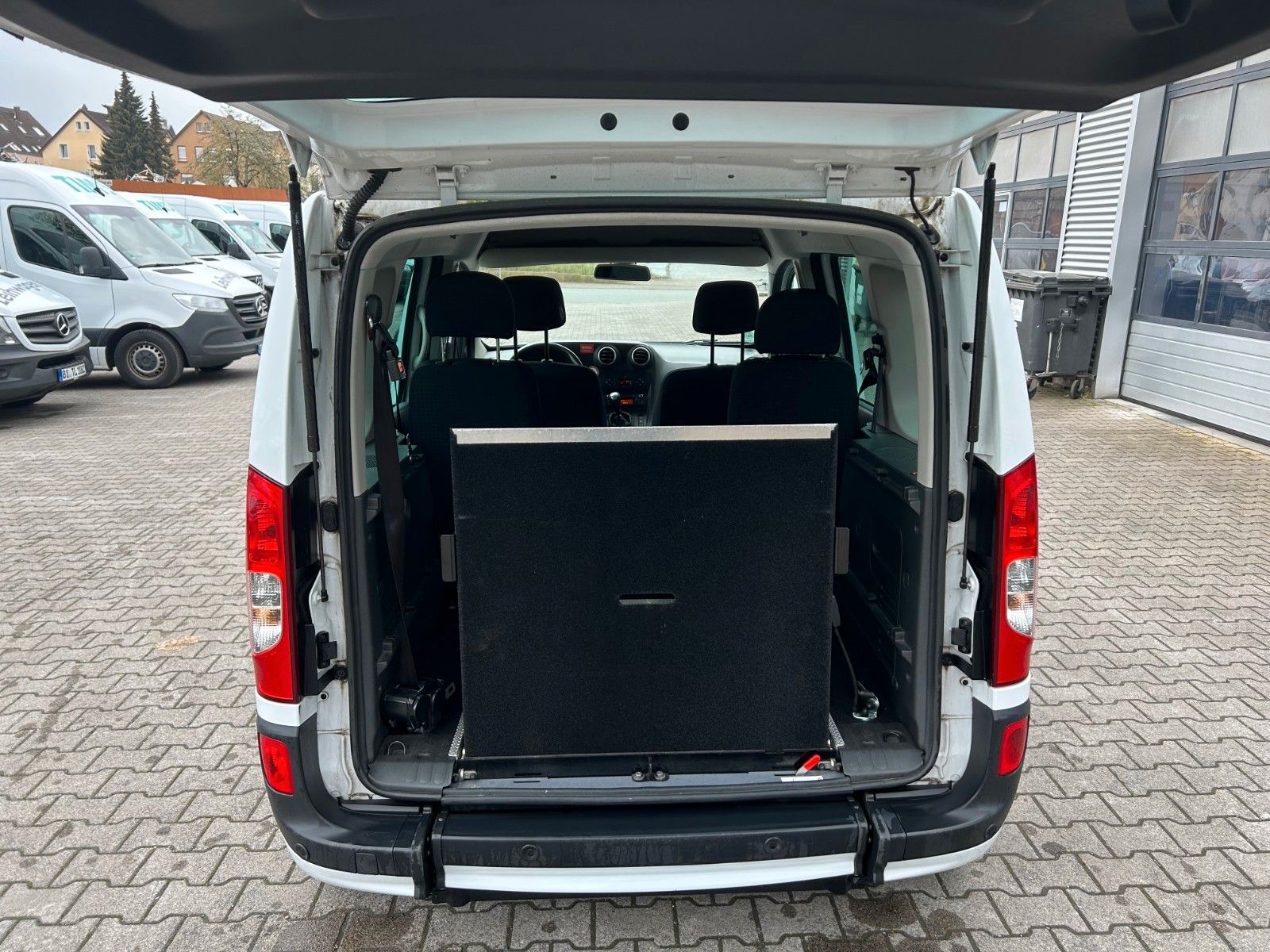 Fahrzeugabbildung Mercedes-Benz Citan Kombi 111 CDI lang Rolli Rampe