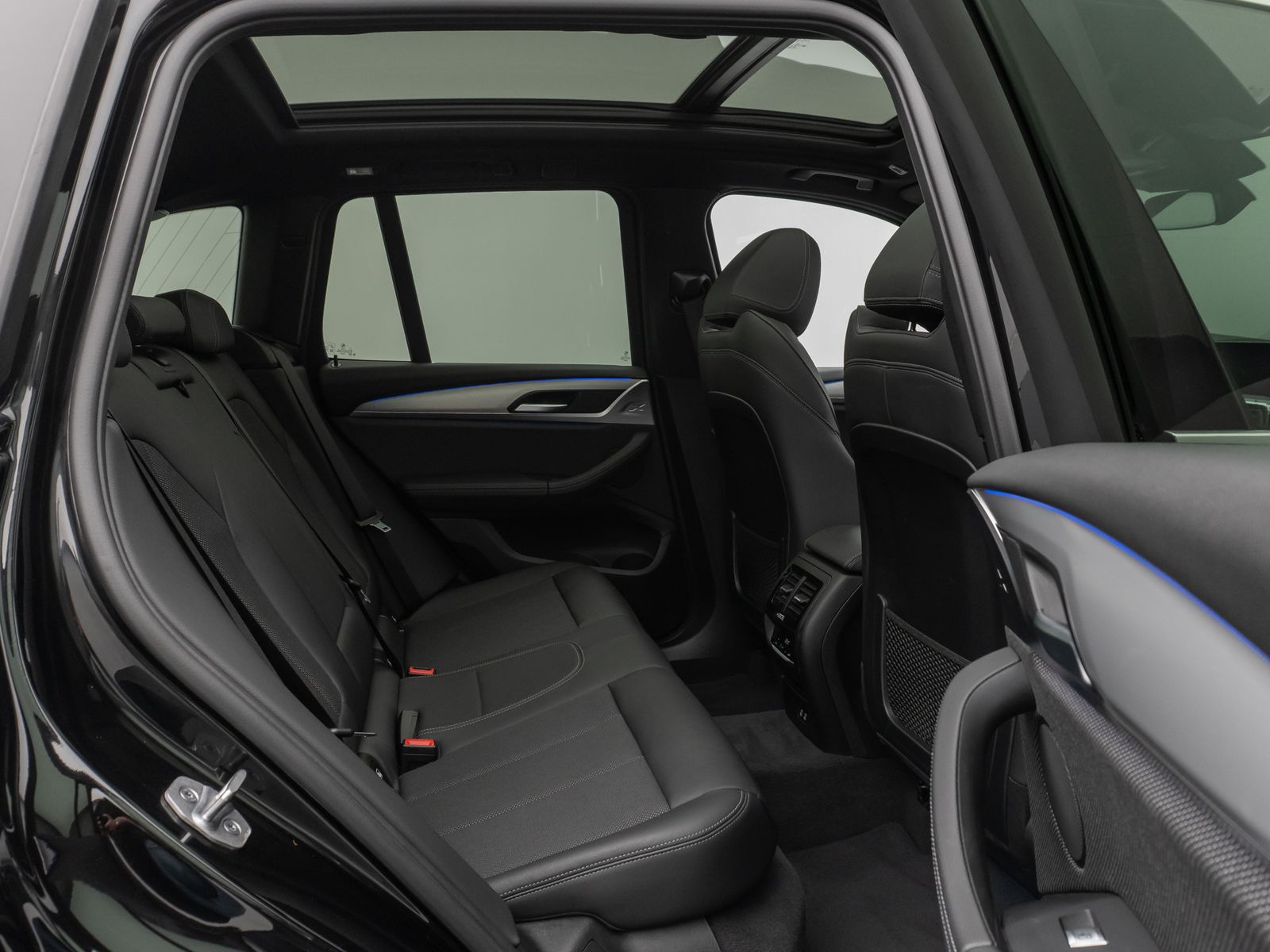 Fahrzeugabbildung BMW X3 xD20d xLine Panorama 360°DAB HiFi AHK Komfort