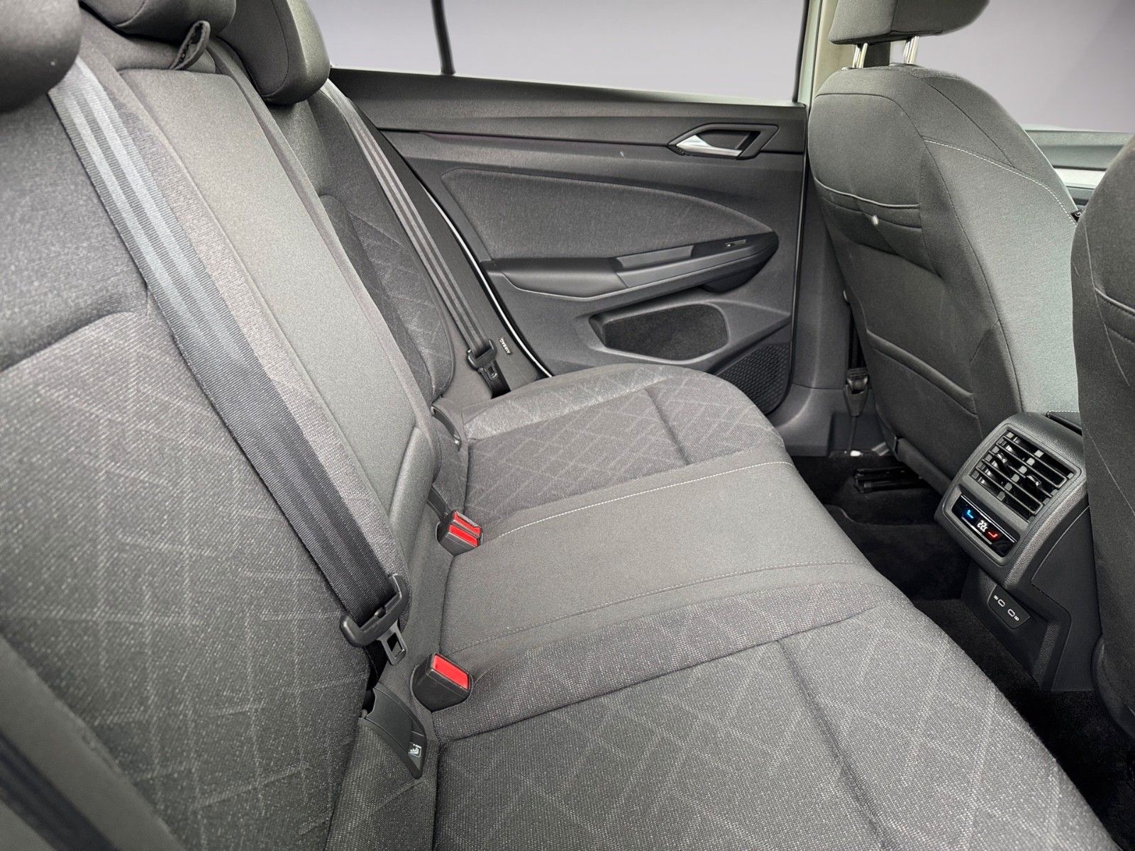 Fahrzeugabbildung Volkswagen Golf VIII Lim. Life 1.5 TSI