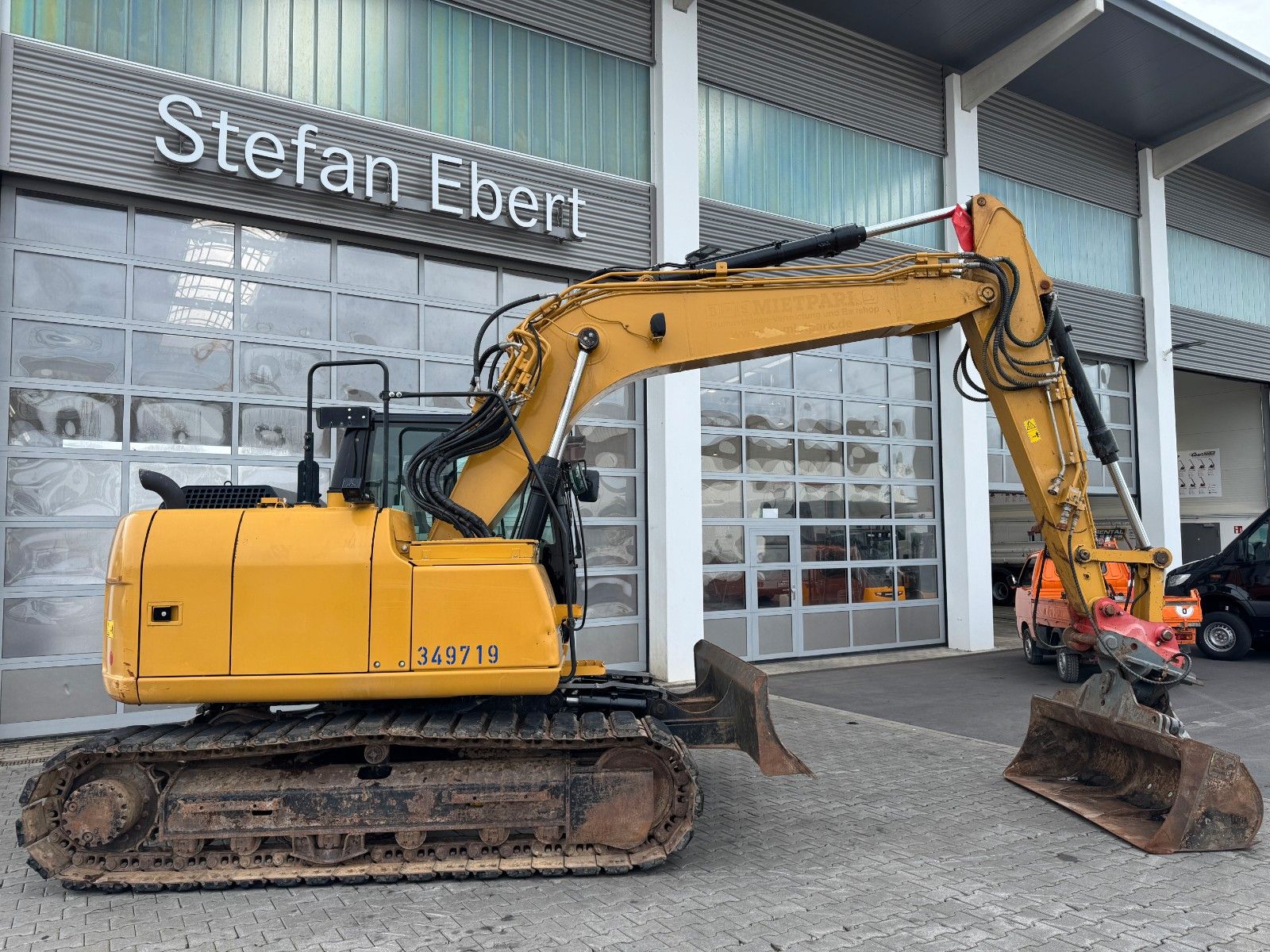 Fahrzeugabbildung CAT 311 FLRR / 2017 / 2.788h / TL  / hydr. GR