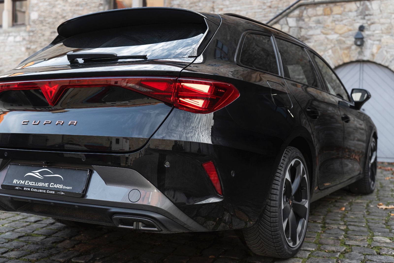 Fahrzeugabbildung CUPRA Leon Sportstourer 1.5 eTSI ACC LED TOTW CARPLAY