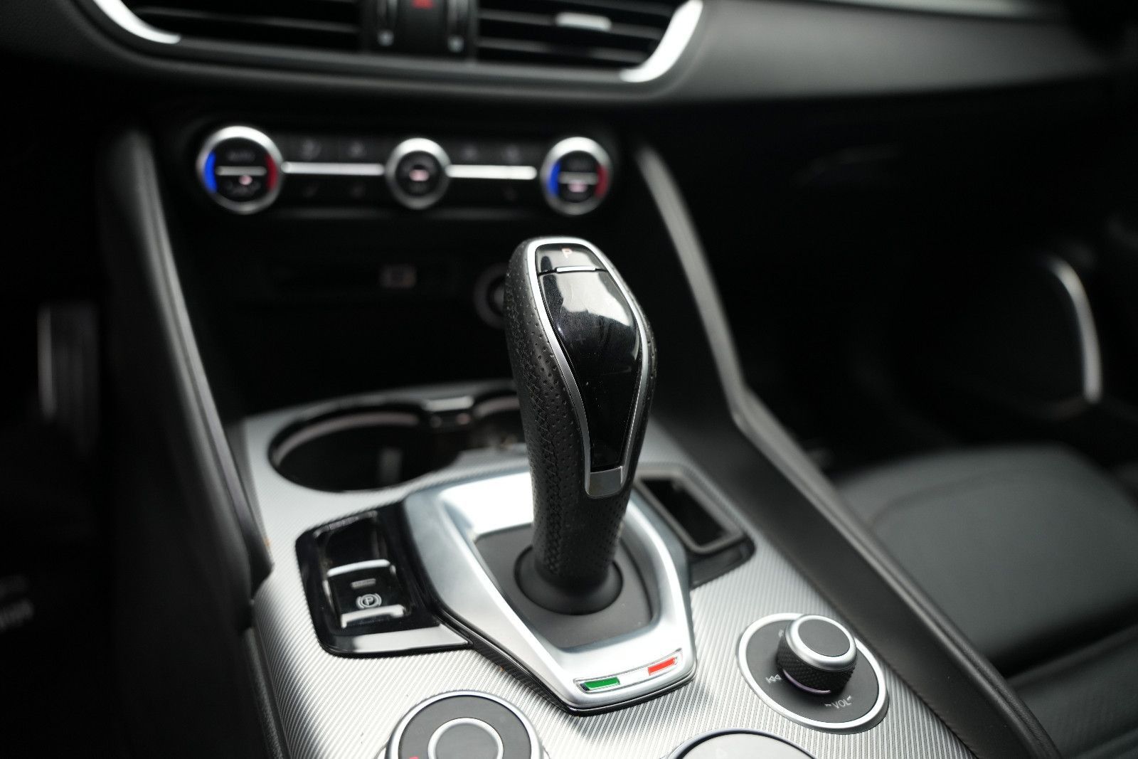 Fahrzeugabbildung Alfa Romeo Giulia Veloce *Harman&Kardon*Memory*Kamera*Navi