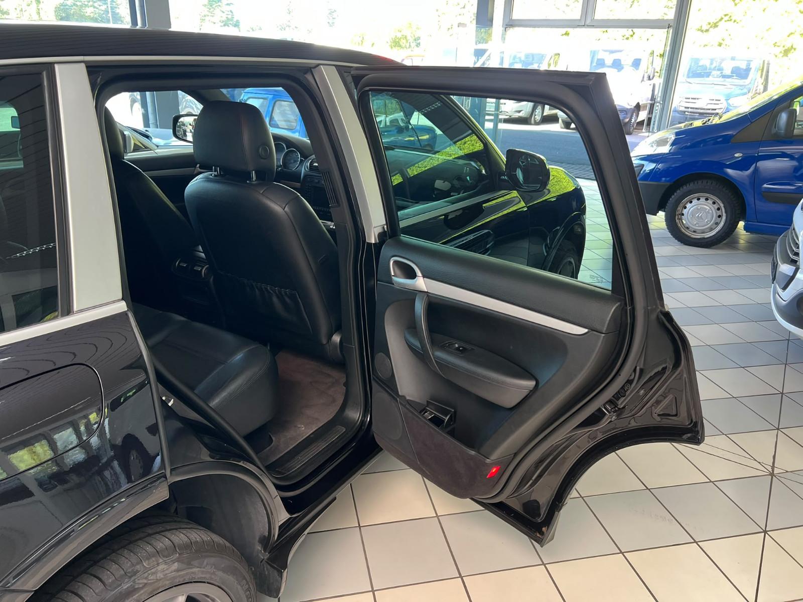 Porsche Cayenne S 4.8 V8 385 ch BVA 4x4 / Suspension pneumatique PASM / Toit ouvrant / Cuir / Jantes 20"