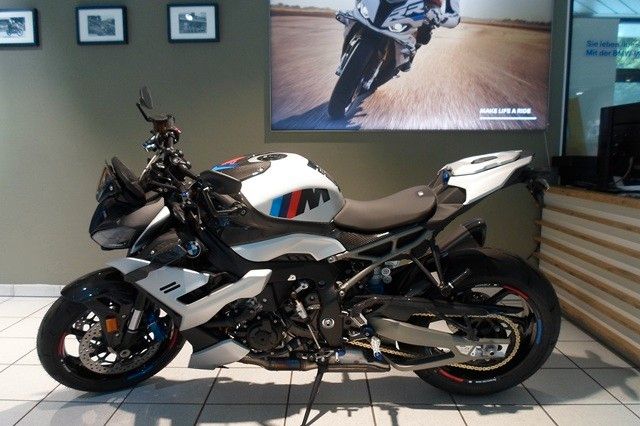 Fahrzeugabbildung BMW M1000R mit Competition Paket sofort verfügbar
