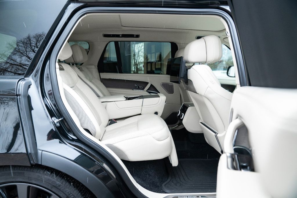 LAND ROVER Range Rover SV / 360° / PANO / LWB / P615 / 23" LAND ROVER Range Rover SV / 360° / PANO / LWB / P615 / 23"