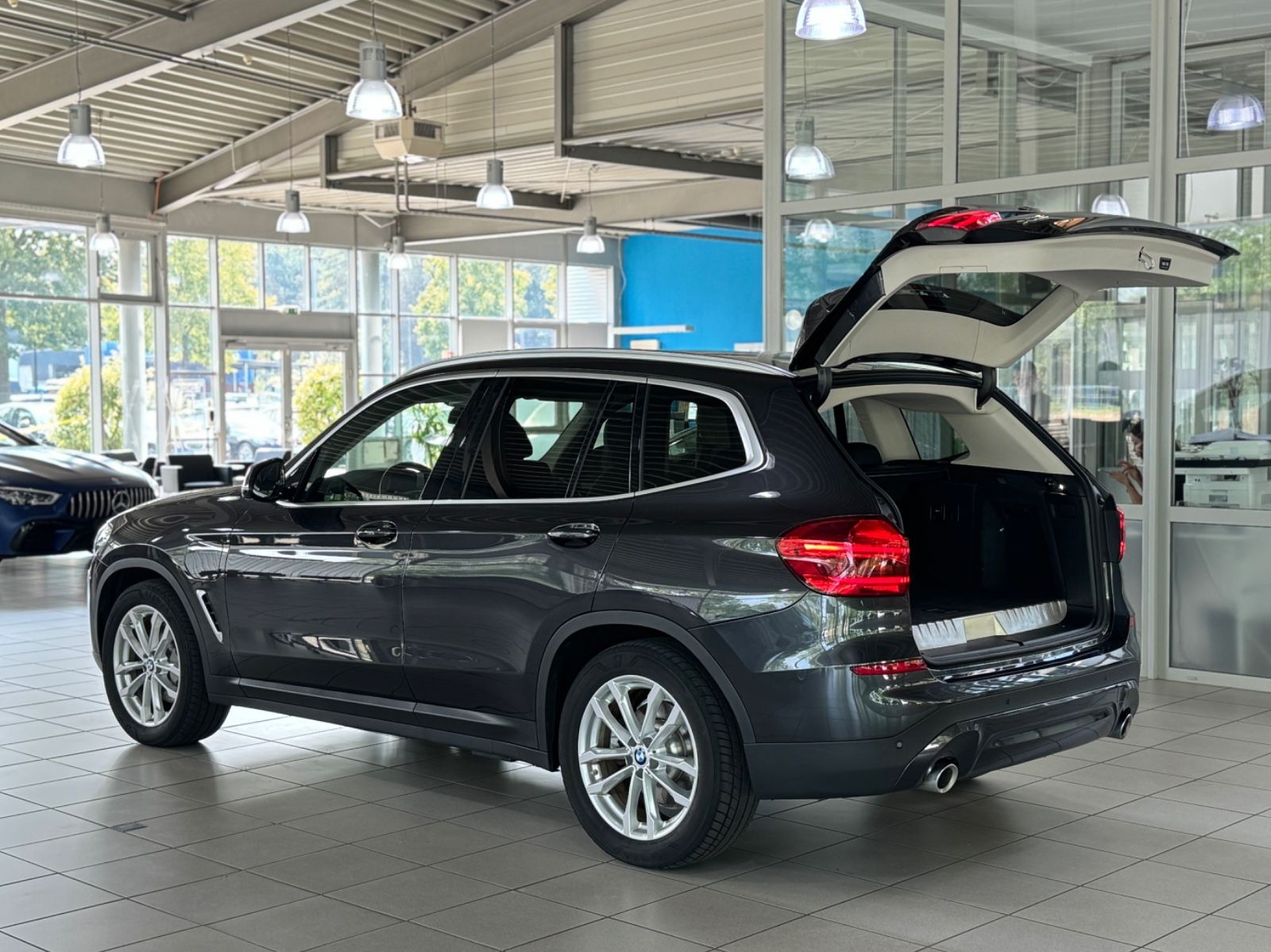 Fahrzeugabbildung BMW X3 xD30e DAB HiFi Leder Alarm Komfort Individual