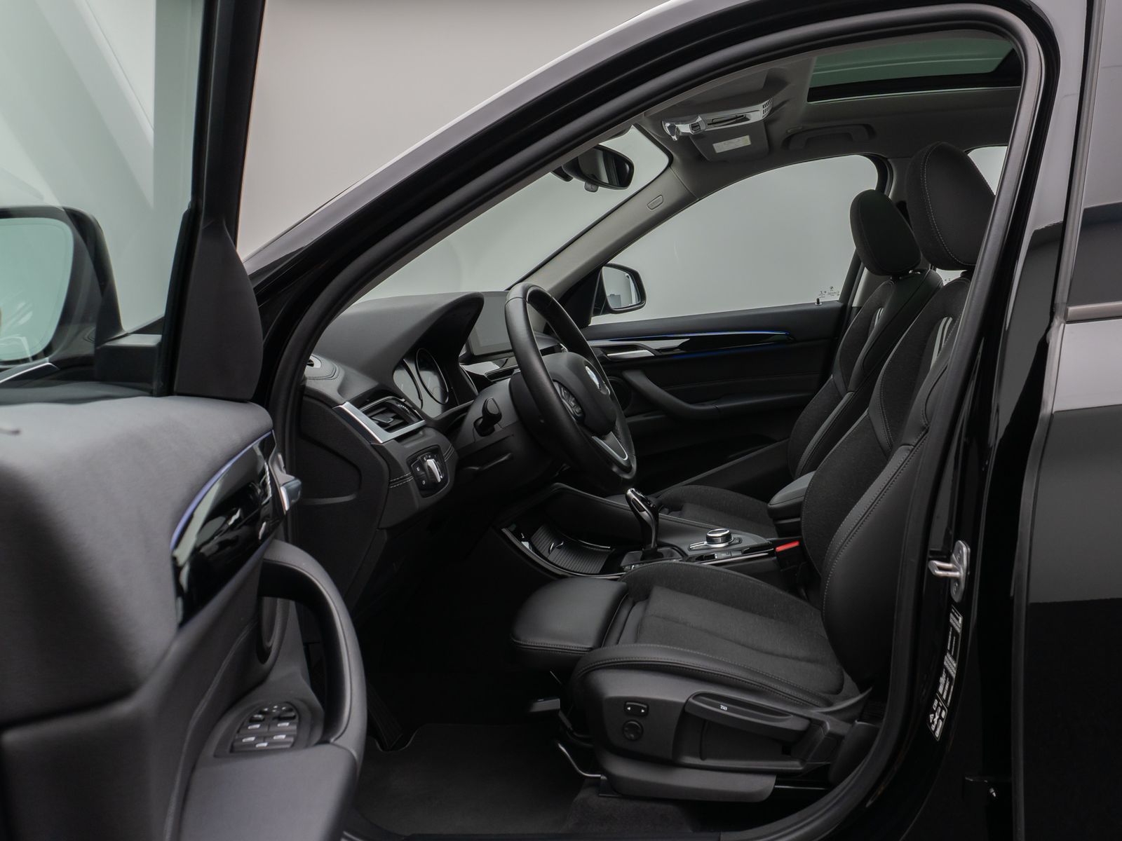 Fahrzeugabbildung BMW X1 xD20i Sport Line Panorama Kamera HUD DAB HiFi