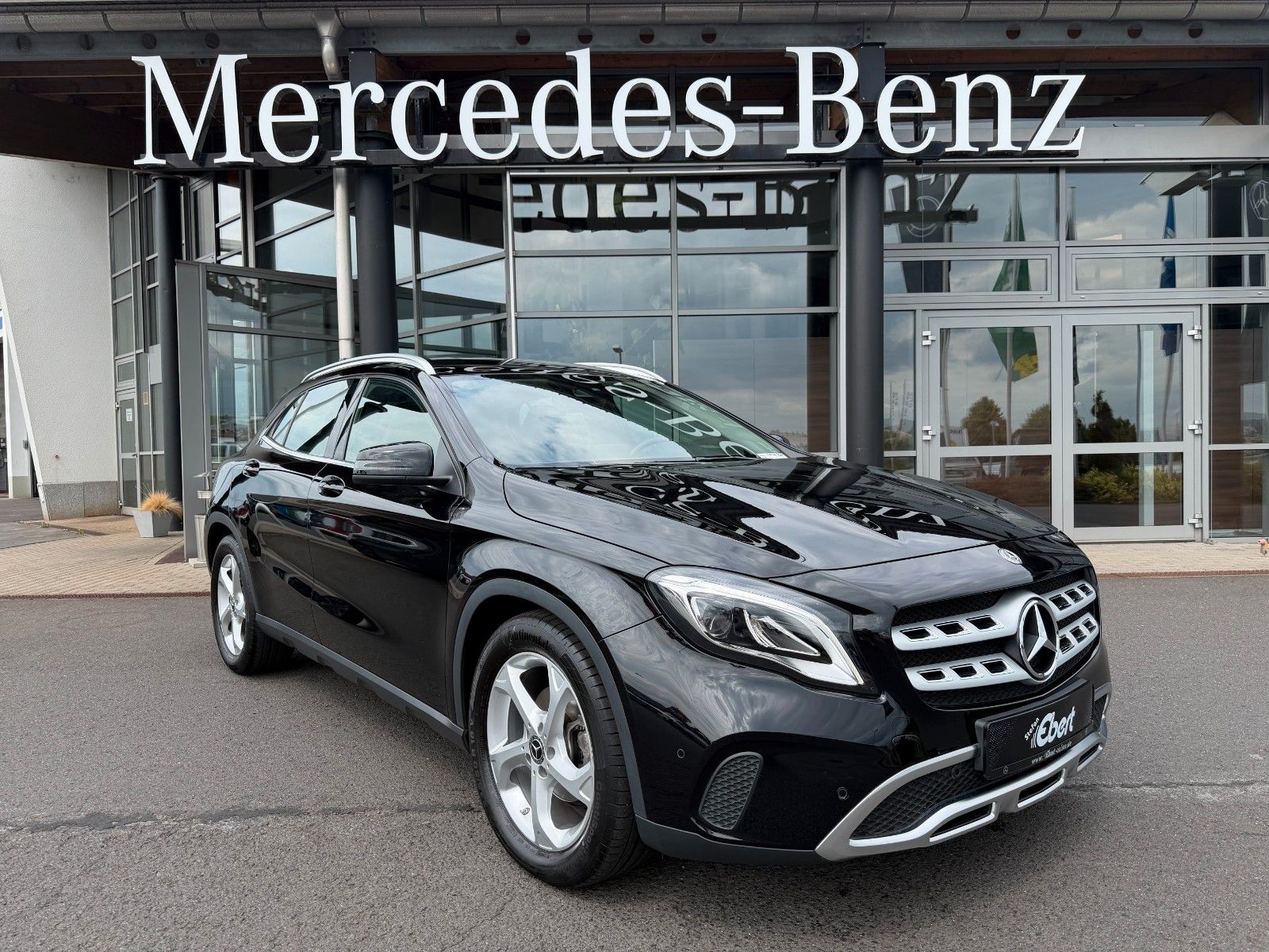 Fahrzeugabbildung Mercedes-Benz GLA 200 Progressive+RKamera+TotW+CarPlay+LED