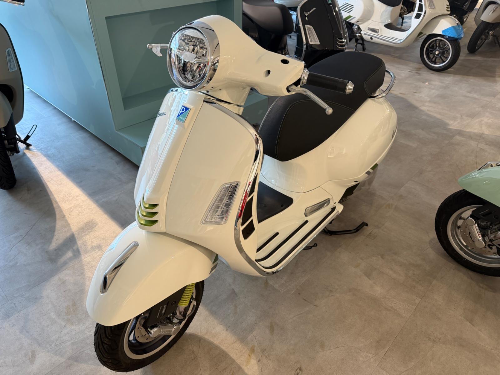 Vespa GTS 310 Super Tech* SUMMER SALE!! NEU!