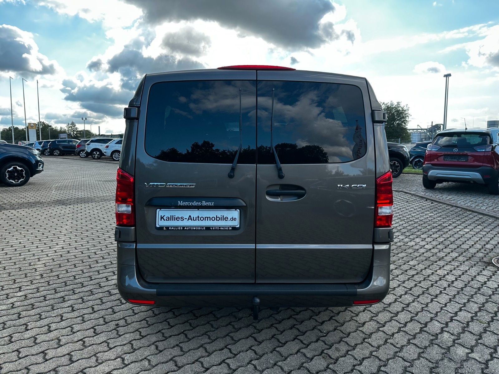 Fahrzeugabbildung Mercedes-Benz Vito Tourer 114/116/119 CDI, zwei Schiebtüren