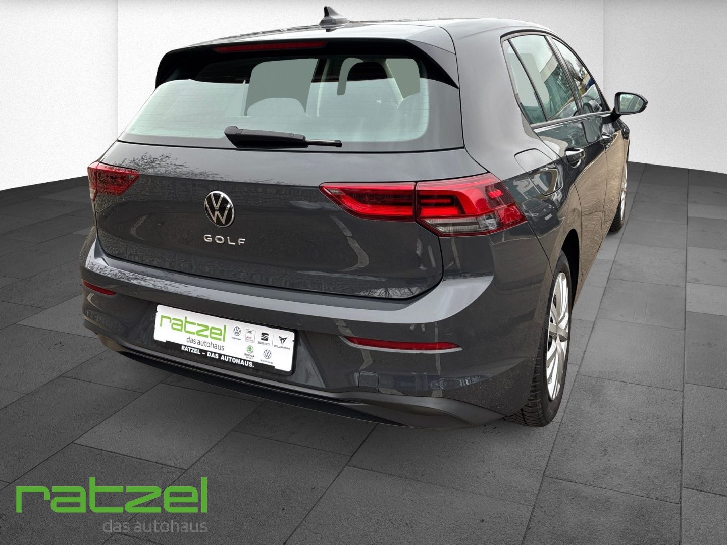 Fahrzeugabbildung Volkswagen Golf VIII Life 2.0 TDI DSG ACC Navi LED Travel A