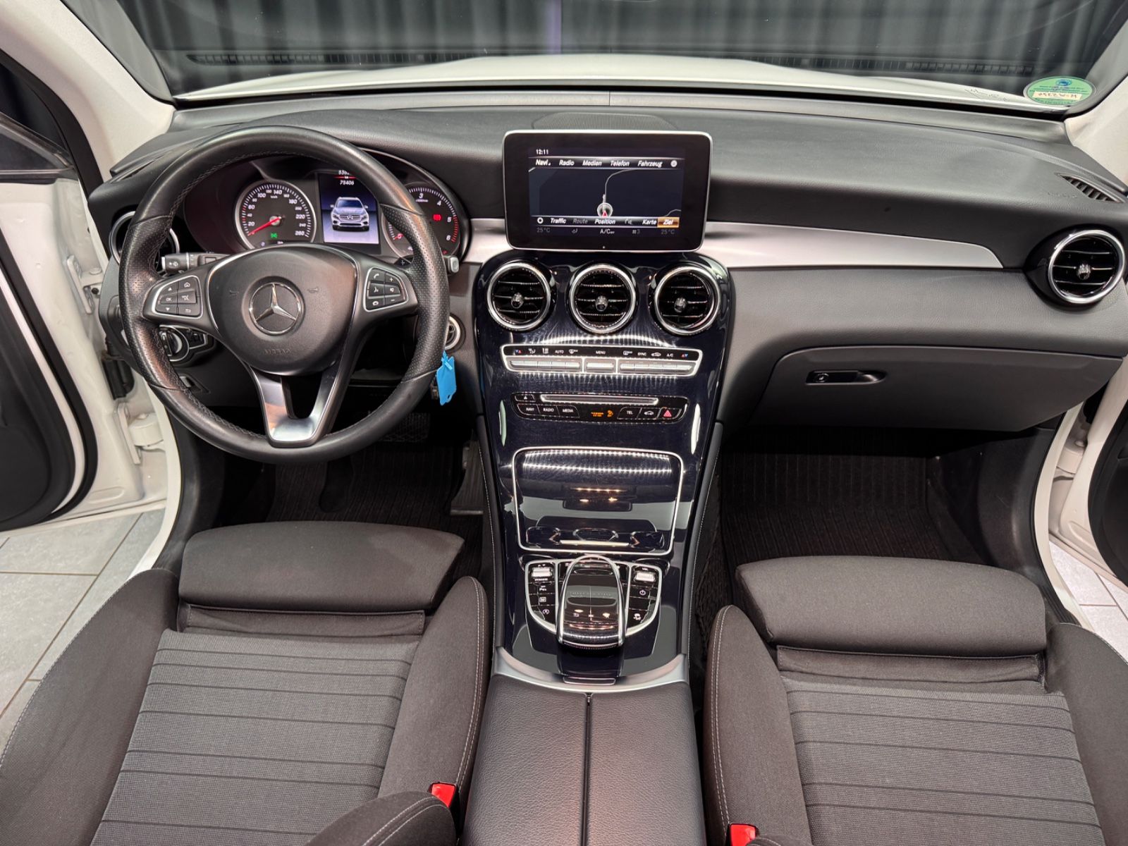 Fahrzeugabbildung Mercedes-Benz GLC 220 d 4Matic|NAVI|AUTOMATIK|AHK|KAMERA|
