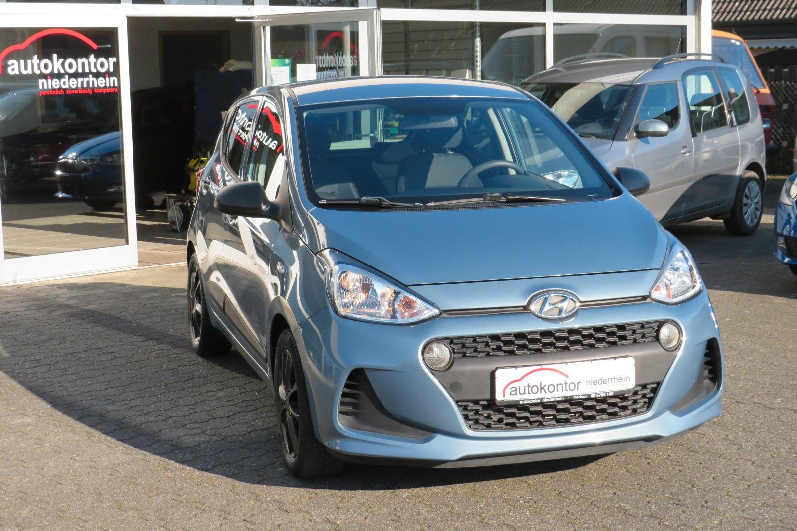 Fahrzeugabbildung Hyundai i10 4-TÜREN KLIMA PDC ALU SCHECKHEFT