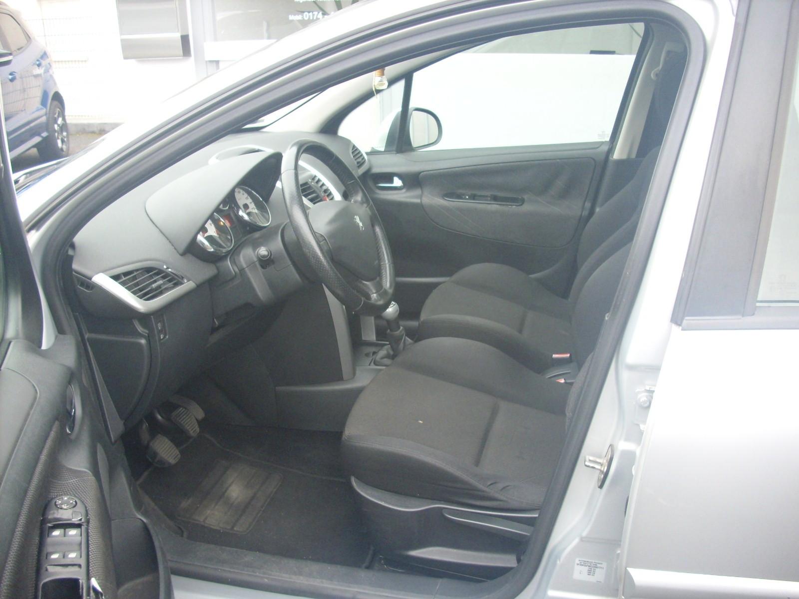 Peugeot 207 2007 — photo 18