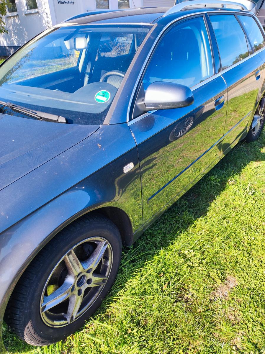 Audi A4 2006 — салон