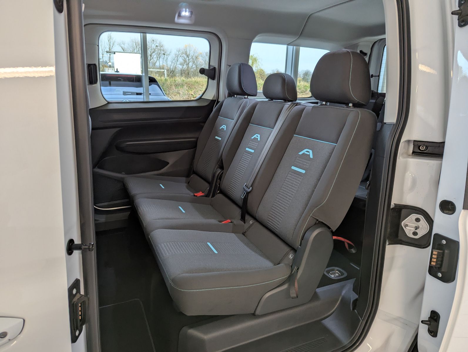 FORD Tourneo Connect L2 Active 7-Sitz Bi-LED Pano AHK - Image 13