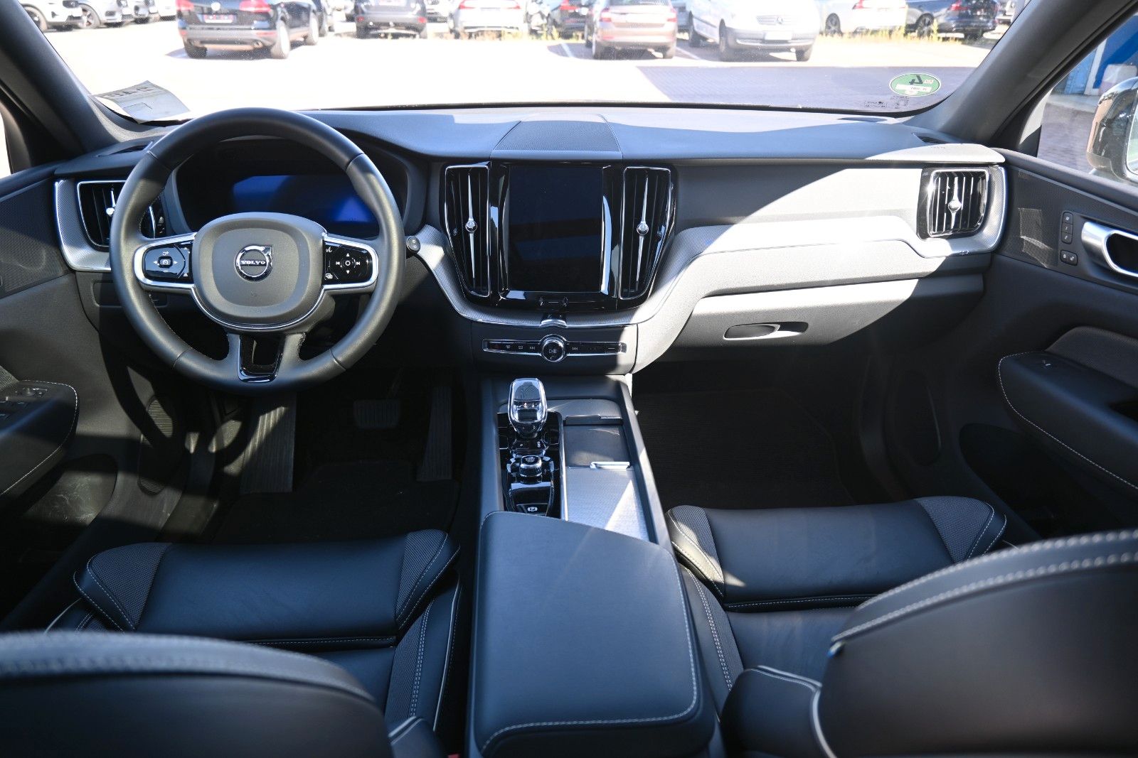 Fahrzeugabbildung Volvo XC60 T8 Plus Dark AWD*360°*FSHZG*AHK*PANO*